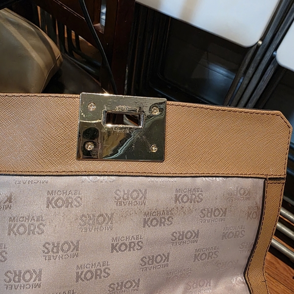 *Michael Kors MK* crossbody handbag with handle - Picture 9 of 10